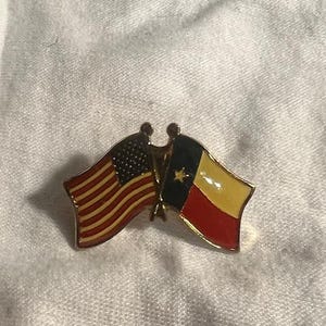 Texas State Flag Enamel Backpack pin - Jacket Pin - Graffiti pin - Lapel pin - Motorcycle pin - Tie pin - Collectable Pins