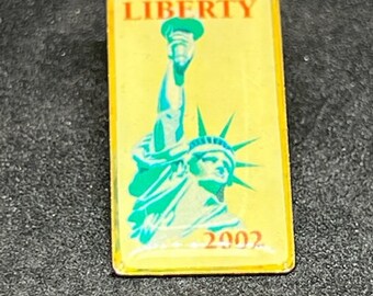 Statue of Liberty United We Stand 2002  Backpack pin - Jacket Pin - Motorcycle pin - Tie pin - Collectable pins