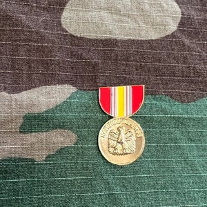 National Defense Medal  Enamel Backpack pin Jacket  Graffiti  Lapel Motorcycle  Tie Collectable Pins