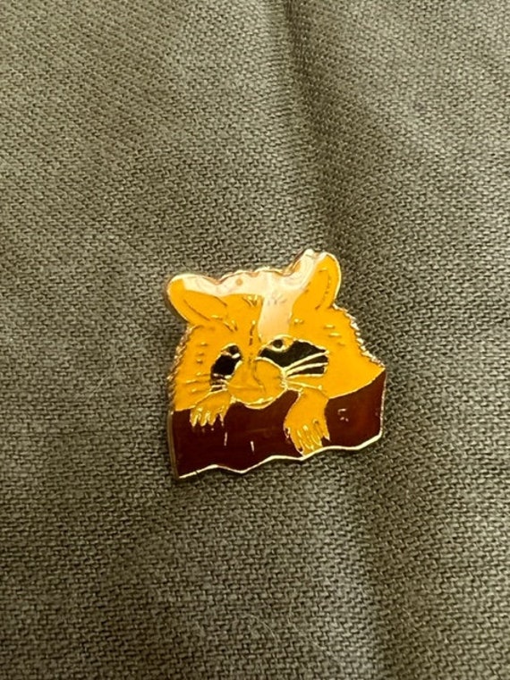 Vintage enamel raccoon & - Gem