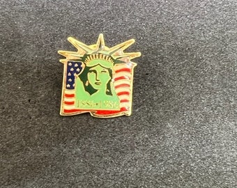 Statue of Liberty United We Stand 1886 - 1986  Backpack pin - Jacket Pin - Motorcycle pin - Tie pin - Collectable pins