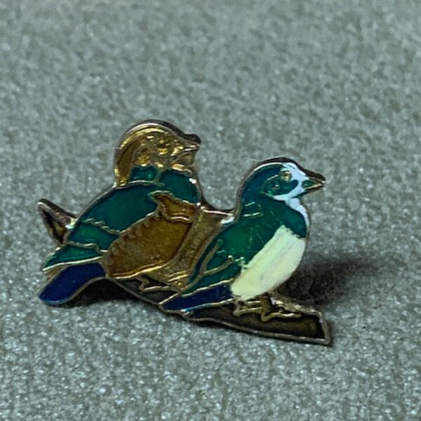 love Birds  Enamel Backpack pin - Jacket Pin - Graffiti pin - Lapel pin - Motorcycle pin - collectable pins - tie
