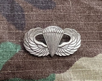 Paratrooper Jump wings Pins - Collectable - Jacket - Backpack - Biker - Graffiti - Tie - Motorcycle Clasps Pins