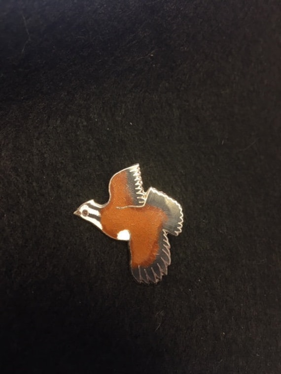 Large Flying Sparrow Bird Pin