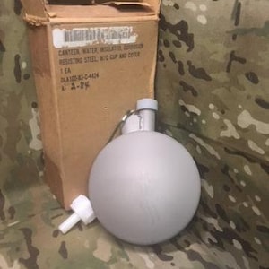 US Military Vintage Combat Issue Extreme Cold Weather Canteen And Pouch Set (New In Box)