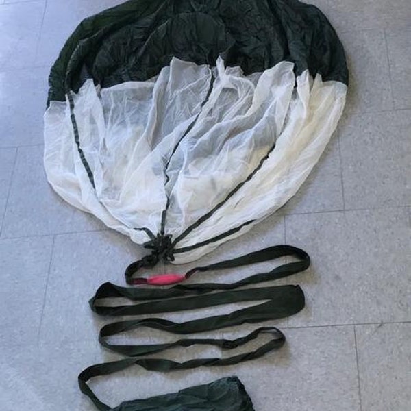 US  Military Demil US T-10 Reserve Pilot Parachute 4 1/2 Ft Diameter Full Tether