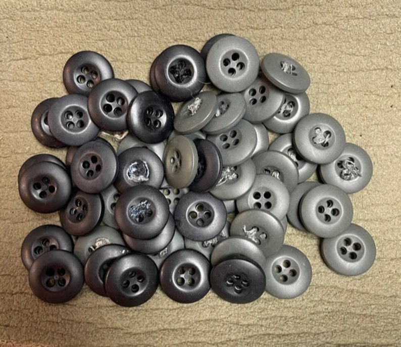 US Military Battle Dress Uniform Bulk Lot of Olive Drab , Desert Tan Or Mixed Lot of 50 Buttons for sewing repairs and replacement. image 6