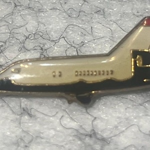 Vintage US Space Shuttle Enamel Backpack  Button  - Jacket Pin - Graffiti pin - Lapel pin Motorcycle  Tie  Collectable Pins