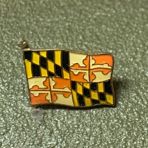 Maryland State Flag Enamel Backpack pin - Jacket Pin - Graffiti pin - Lapel pin - Motorcycle pin - Tie pin - Collectable Pins
