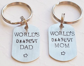World's okayest mom/dad keychain