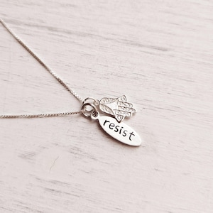 Resist necklace with hamsa charm