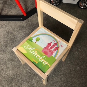 Personalisierte Kinder AUFKLEBER NUR für Ikea LATT Holzstuhl Prinzessin Märchen Regenbogen Schloss Rosa Spiel Karte Matte Kinder Mädchen Freund Junge