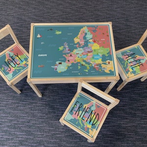 Personalisierter Kinder Ikea LATT Holztisch und 3 Stühle Gedruckte Europakarte mit Sehenswürdigkeiten, Lernen, Schreibtisch, Schule, Kinder, Geographie