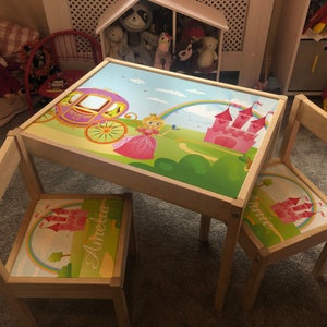 Mesa de madera Ikea LATT personalizada para niños y 2 sillas impresas Princesa Cuento de hadas Arco iris Castillo Rosa Juego Mapa Mat Niños Niña Amigo Niño