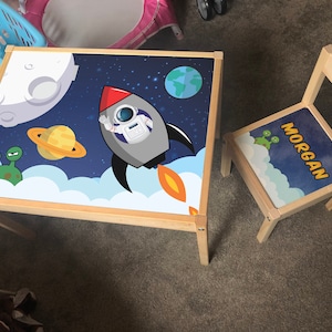 Gepersonaliseerde Kinderen Ikea LATT houten tafel en 1 stoel gedrukte ruimte astronaut planeten zonnestelsel raketten spelen kaart mat kinderen meisjes jongens