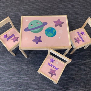 Table en bois IKEA LATT pour enfants personnalisée et 3 chaises imprimées princesse étoiles planètes roses jouer carte tapis enfants filles amis garçons famille