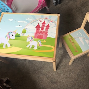 Personalisierte Kinder Ikea LATT Holztisch und 1 Stuhl Gedruckt Einhorn Märchen Regenbogen Schloss Rosa Spielkarte Matte Kinder Mädchen Freund Jungen
