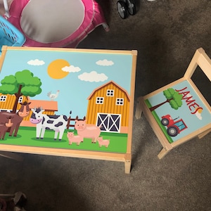 Personalisierte Kinder AUFKLEBER NUR für Ikea LATT Holztisch und 1 Stuhl Printed Farm Design, süßes Tier Jungen Mädchen