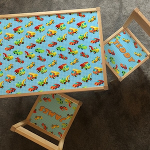 Table en bois IKEA LATT pour enfants personnalisée et 2 chaises imprimées motif de camion de voiture Play Map Mat Hot Kids Girls Friend Boys Family