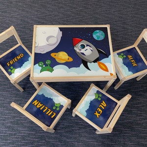 Personalisierte Kinder Ikea LATT Holztisch und 4 Stühle gedruckt Weltraum Astronaut Planeten Sonnensystem Raketen Spiel Karte Matte Kinder Mädchen Junge