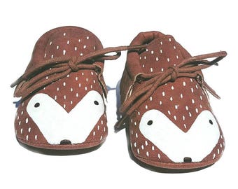 Fox tie up baby moccasin boots, fox booties, woodland baby moccs, fox fall weather crib shoes, painted fox baby shoes, Fox, woodland