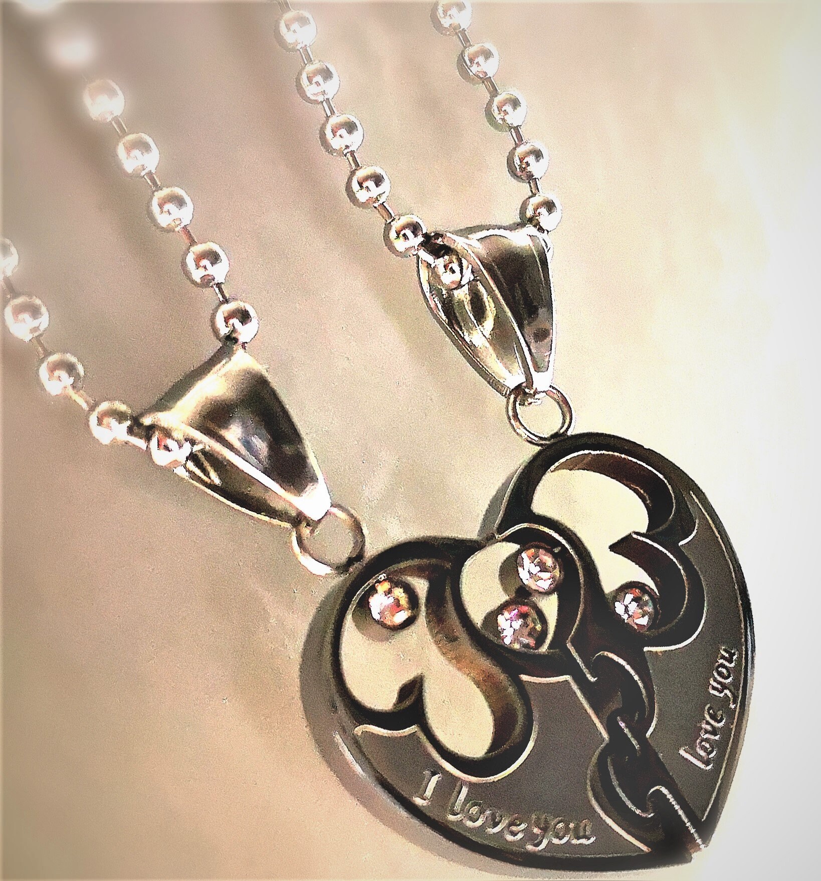 Charms / Ciondoli: Ciondolo doppio cuore Best Friend in metallo argento antico Charms / Ciondoli: Ciondolo doppio cuore Best Friend in metallo argento antico