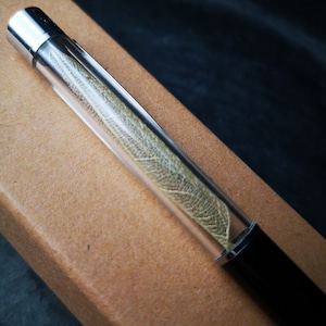 penna a sfera decorata, foglia