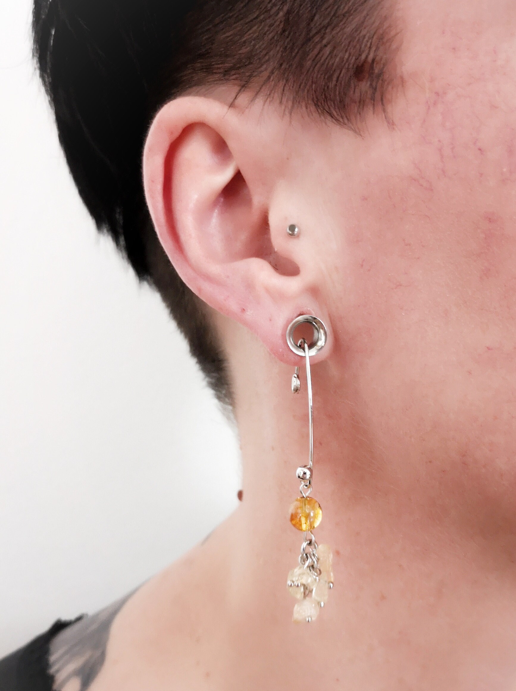 Coole Ohr Tunnel Mit Anhänger - Edelstahl Plugs Für Gedehnte Ohrläppchen