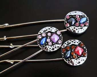 Scarf pin, jewelry pin, kilt pin, shawl pin & poncho pin – Stylish brooch pins for every outfit