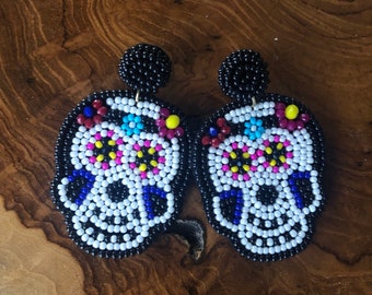 Calavera Earrings/ Skull Earrings/ Dia de Muertos Earrings/ Sugar Skull Earrings/ Beaded Earrings