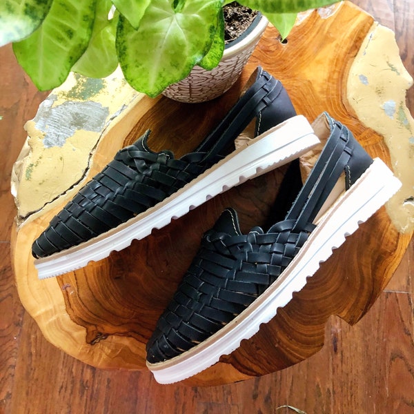 huaraches zip up