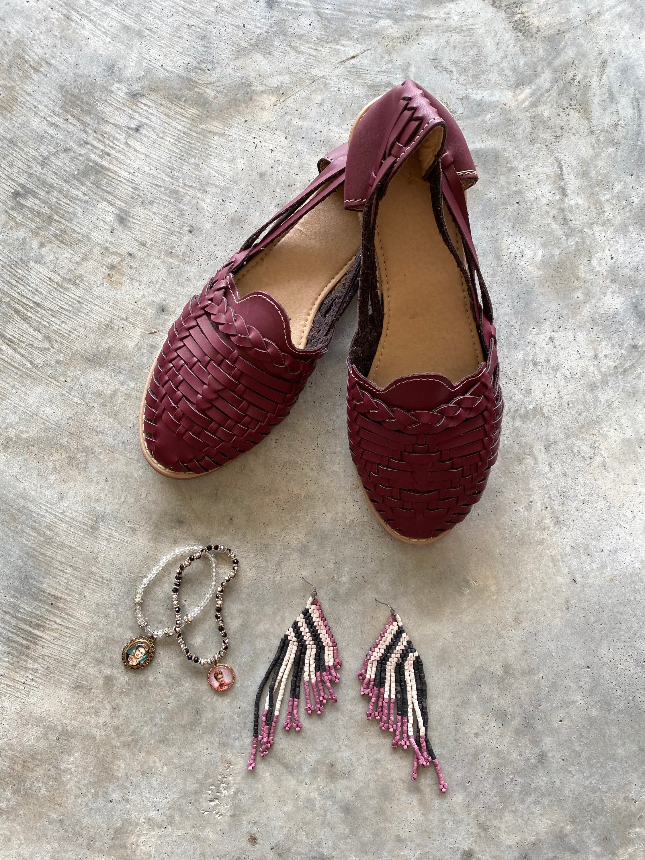 maroon huaraches