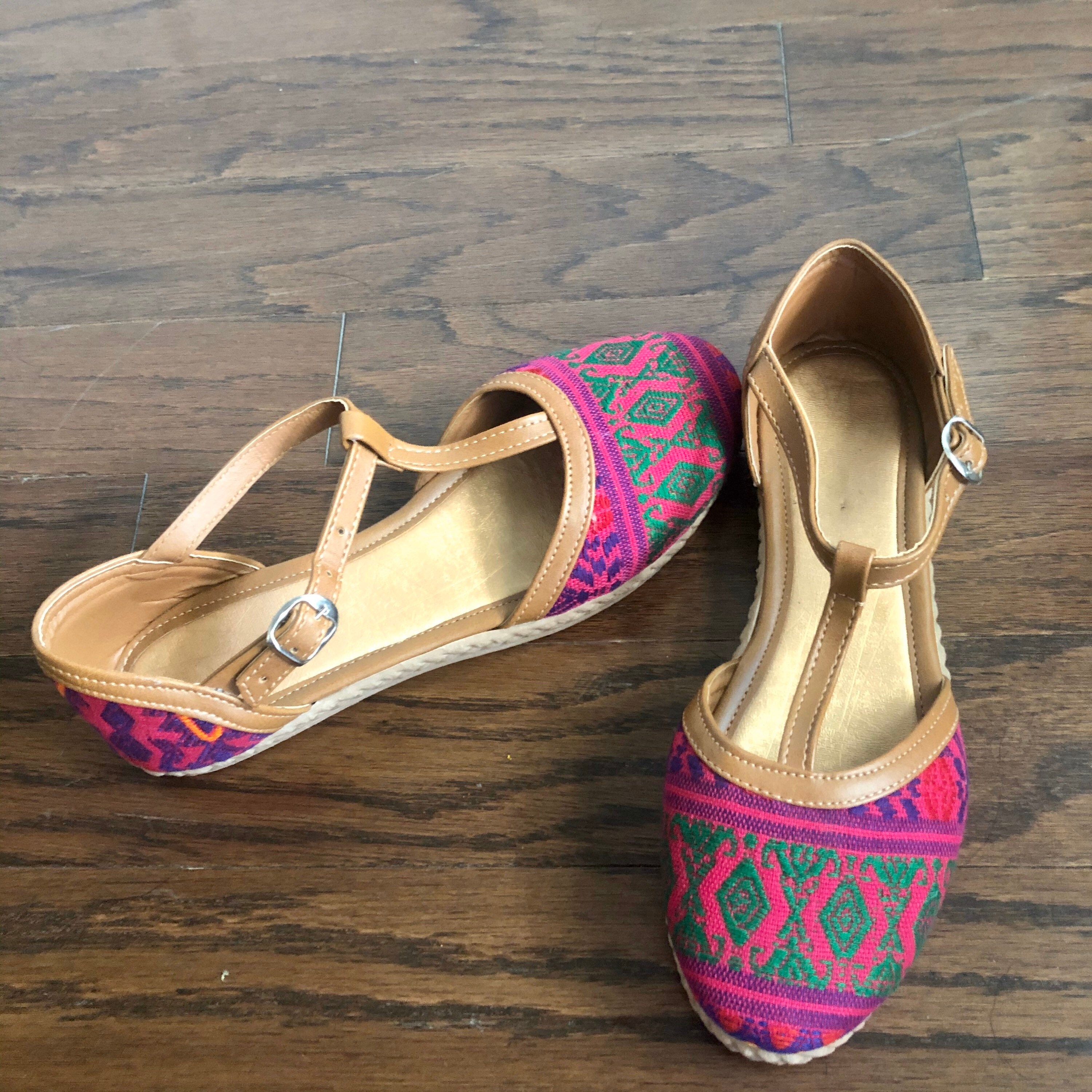 Rosa con Verde Huaraches Sandals