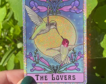 Pegatina de la carta del Tarot de los Enamorados / Brillantina holográfica / Pegatina grande del Colibrí de Ana con flores de Penstemon, luna y estrellas