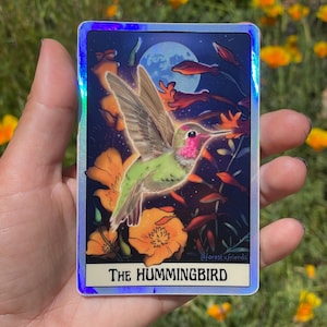 Carta de Tarô Oráculo Beija-flor da Anna - Adesivo Holográfico Grande | Papoulas da Califórnia e Amante da Natureza Nativa Fúcsia para Laptop ou Garrafa de Água