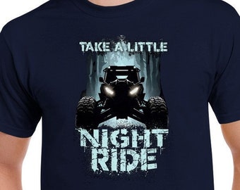 Lado a lado SXS Riding Off Road UTV Night Ride Regalo para Rider Off-Road Side x Side Trail Camisetas Riding Dad Camiseta unisex con cuello redondo
