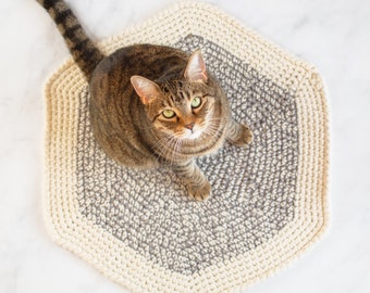 Pet Bedding. Ivory cat Mat. Cat Blanket. Crochet Blanket. Neutral. Gray Ivory. Crochet Cat Mat. Chunky Wool Pet Bed. Ivory Pet Bedding