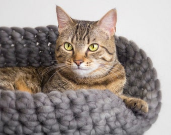 Pet Bed. Cat Basket. Luxury Pet Bedding. Gray Pet Bed. Large Cat Bed. Chunky Pet Bed. Crochet Basket. Wool Basket. Wool Pet Bed