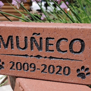 Memorial Stone / Dog Cat Rememberance  / Pet Grave Marker Headstone / Animal HONOR Garden Stone Personalized Paw Print MEMORY Free Shipping