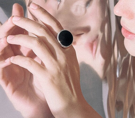 round onyx ring