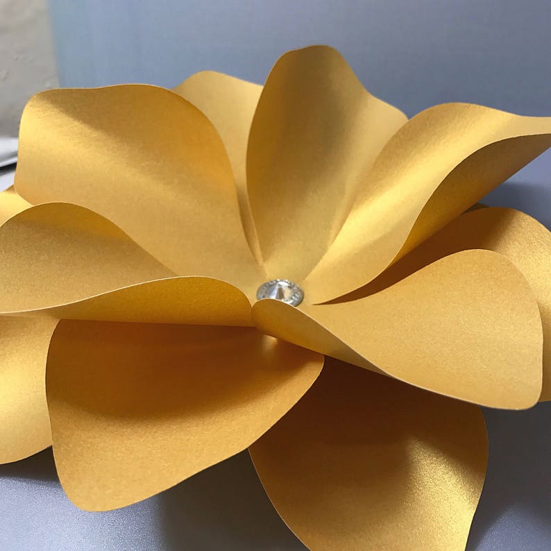step by step paper flower tutorial included. Giant paper flower templates