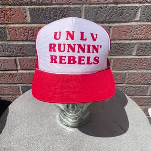 Vintage 1980 UNLV Runnin&#39; Rebels Trucker Sombrero Red Mesh Back Snap Back Gorra de béisbol