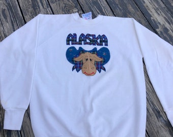 Vintage 1980s Sweatshirt Alaska Moose Fabric Applique Raglan Sleeves White Healthknit Size L Made in USA
