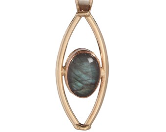 厳選された本物のラブラドライトを使用した、手作りで精巧に彫刻された混合金属ペンダント