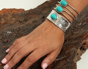 ソニア - 天然石を使用した、手作りの精巧な彫刻が施されたカフ