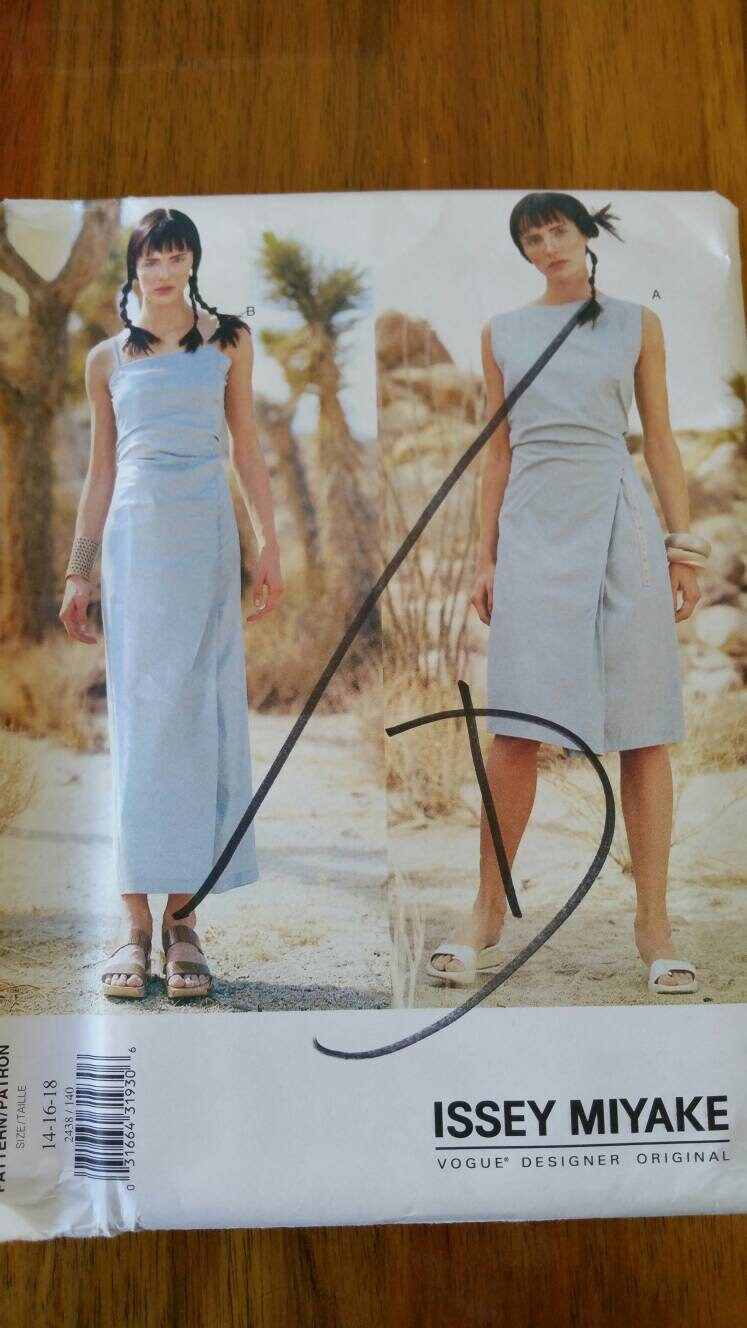 Vogue Designer Original Issey Miyake 2438 Misses