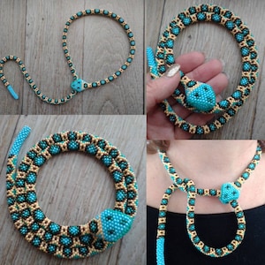 Può includere: Una collana di serpente con perline con un motivo turchese e marrone. Il serpente è avvolto e ha una testa con un design turchese e nero.