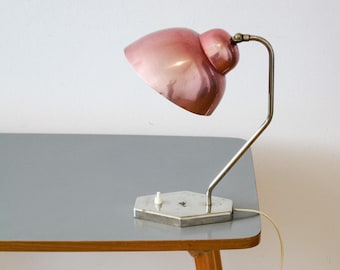 Mid Century Modern Schreibtischlampe / Vintage Schreibtischlampe Made in Jugoslawien / Vintage Tischlampe / Mid-Century Pink Tischlampe von Inkop 60er Jahre