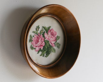 Vintage Round Flower Needlepoint Embroidery Wall Hanging / Vintage Framed Gobelin Tapestry / Gifts for Mom / Gifts for Her