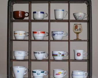 Estantería vintage de madera Meblo para objetos decorativos, fabricada en Yugoslavia: vitrina de curiosidades de estilo moderno de mediados de siglo, gabinete de curiosidades.